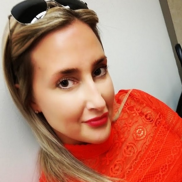 Meet your Posher, Melanie - Picture 1 of 1